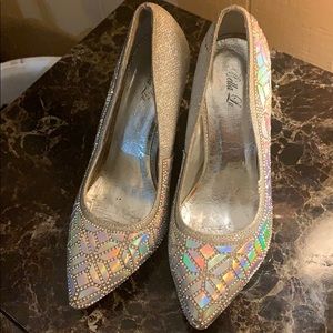 ✴️Glam pumps that sparkles in the night✴️